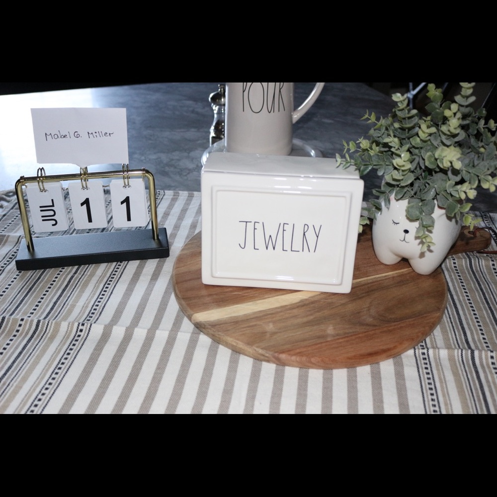 Rae Dunn βJEWELRYβ Box.